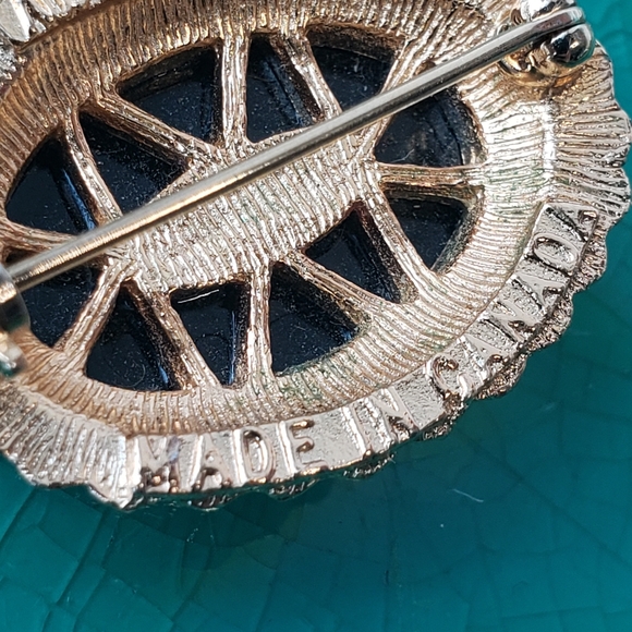 Sarah Coventry black & gold cameo brooch pin - Picture 6 of 7